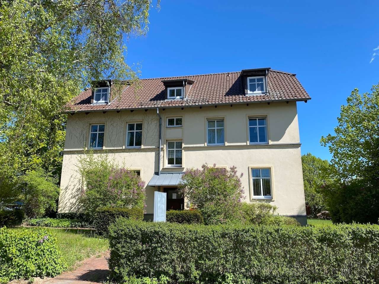 Hausansicht von der Straße
